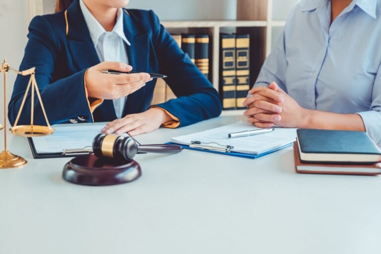 How Can a Criminal Lawyer in Dubai Help in My Case?