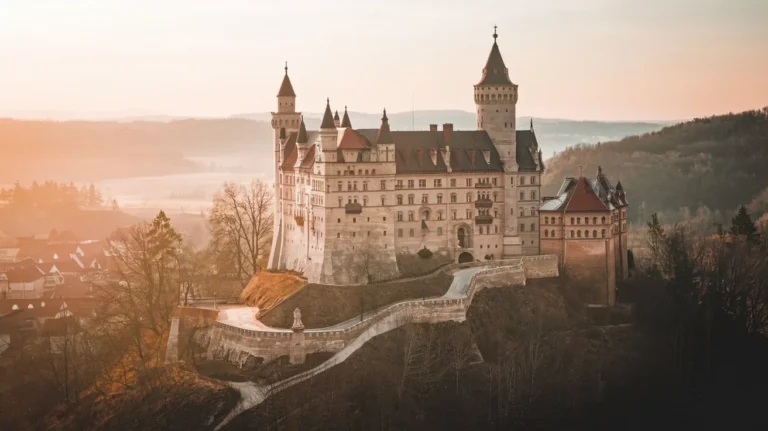 Ninexteresinho: Bridging Humor and Creativity