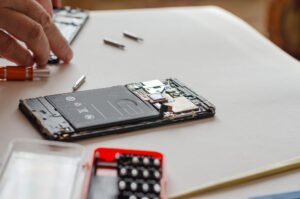 What Are the Specifications of a 5000mAh Phone Battery?