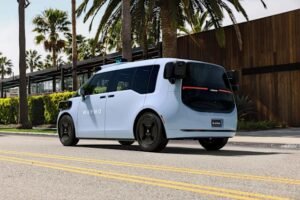 Tesla’s robotaxi launch will be invite-only and have plenty of teleoperators, analyst says